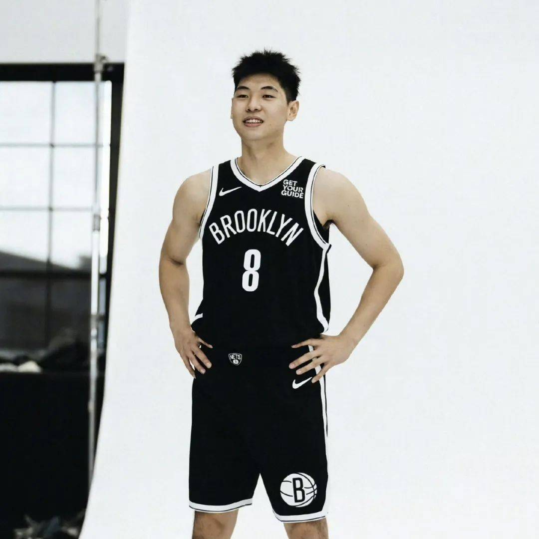 NBA首秀遇到独狼队友，崔永熙能拿分已经很不错了