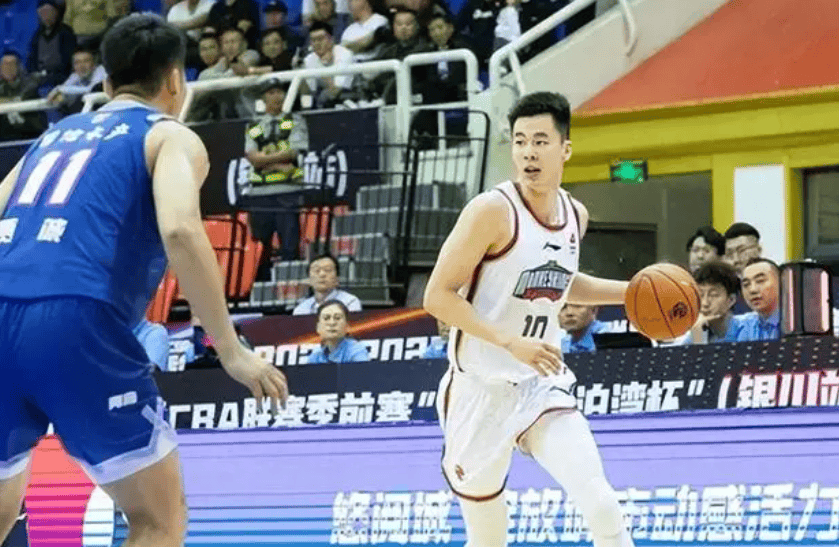 终于回来了！首秀14投砸出20分！本来接近NBA的中国后卫