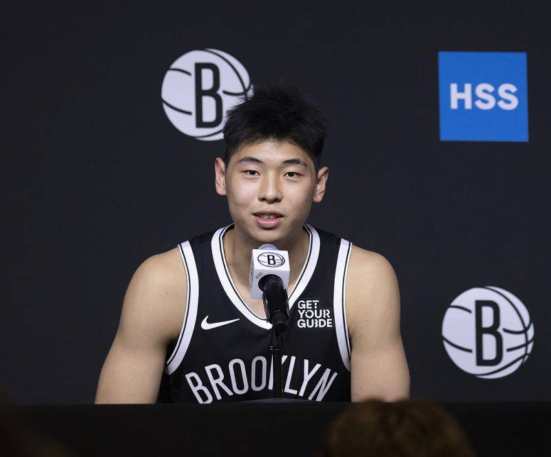 NBA季前赛｜篮网队友：崔永熙3分球点燃了球队 为他感到开心