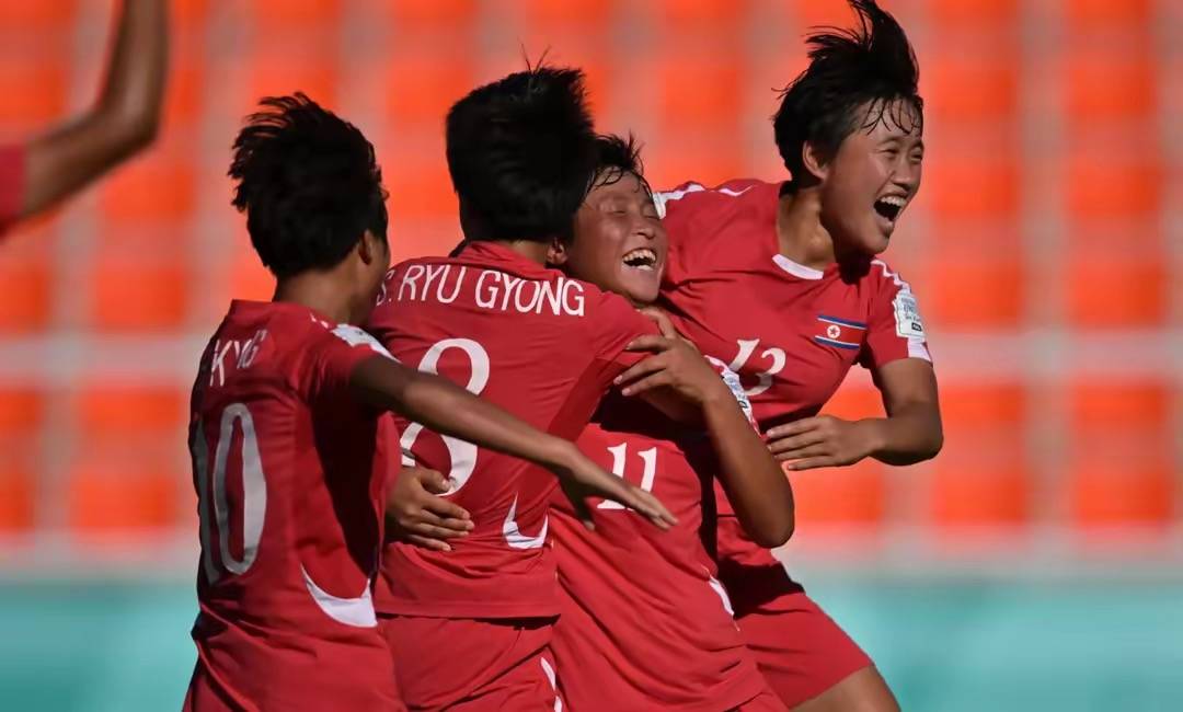 3-0！亚洲之光诞生：2连胜轰7球，锁定世界杯8强，中国女足被淘汰