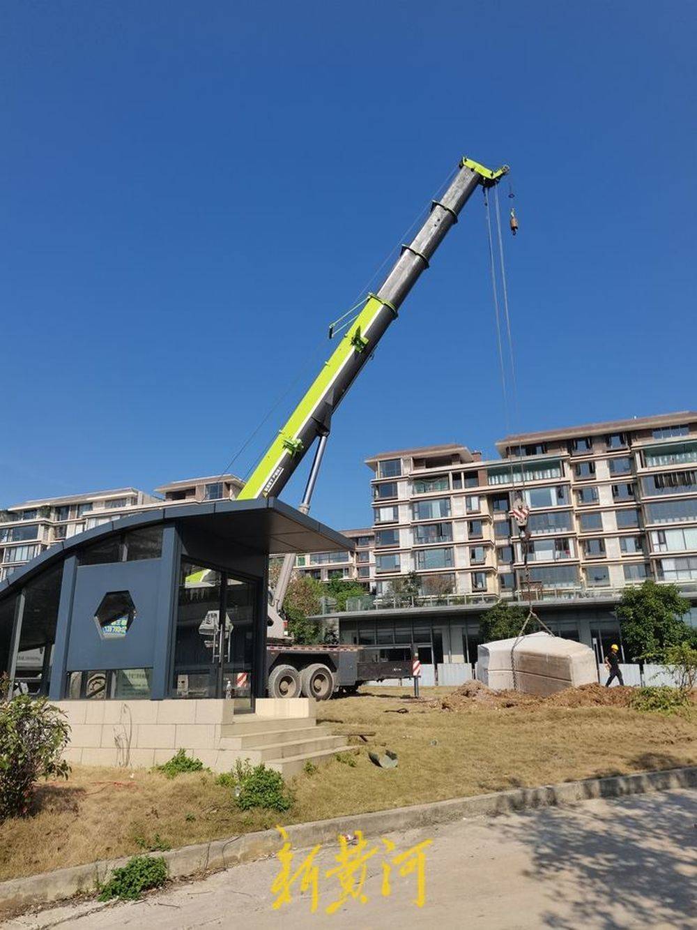 柳州“幻想柱”倒塌背后：豪砸百亿的“未批先建”，烂尾轻轨成城市“伤疤” | 刚调查