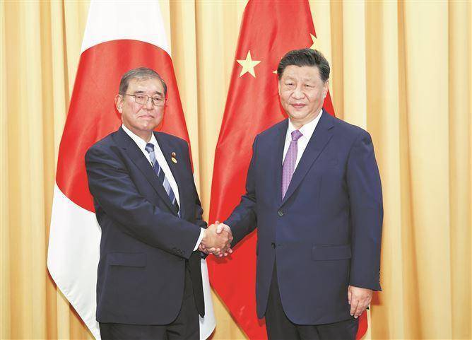 习近平会见日本首相石破茂