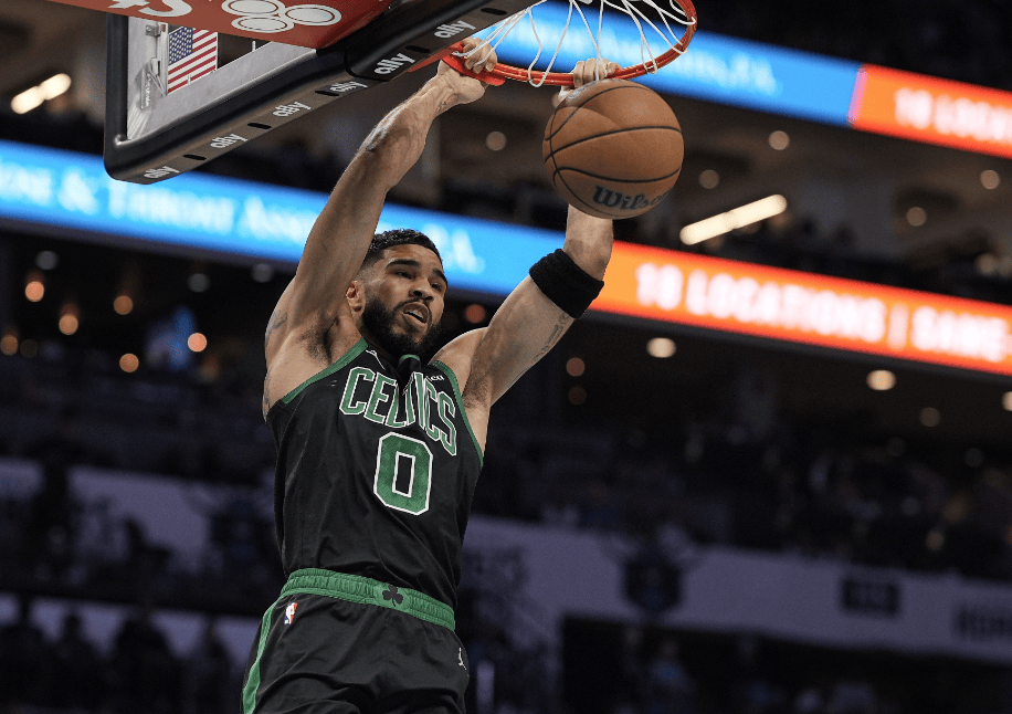 就在今天，NBA官方公布月最佳，塔图姆达成77年NBA第一纪录