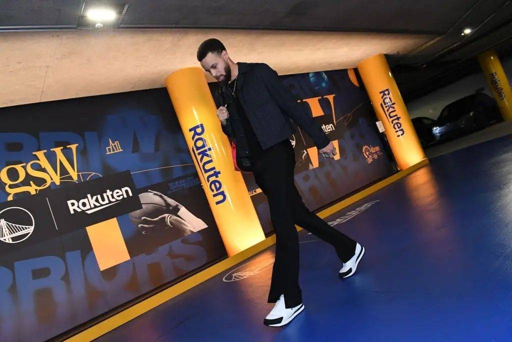 勇士崩盘大比分落后无力反击，库里NBA生涯首次连续两战0助攻！