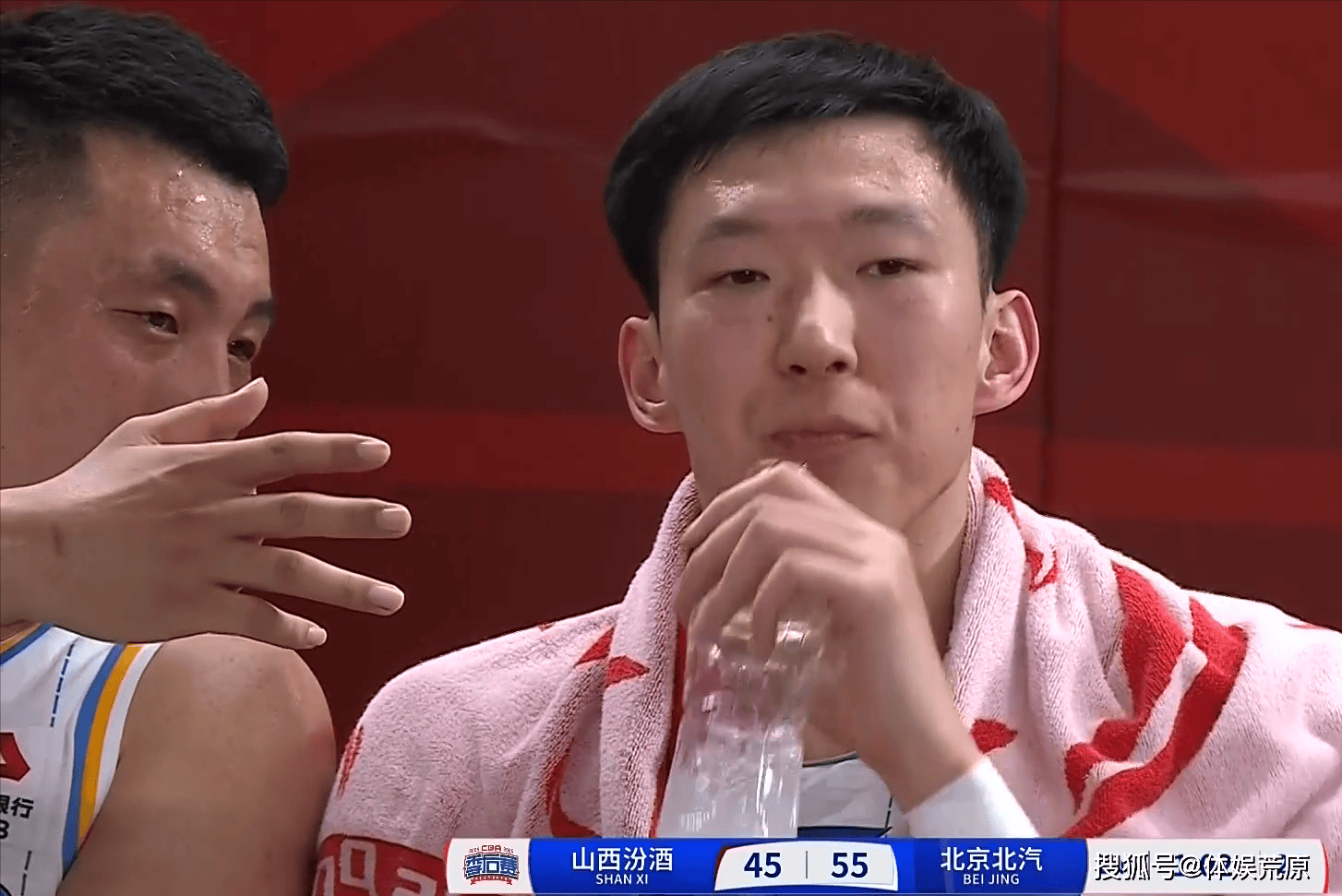 CBA：曾凡博12分伤退，陈盈骏三分致胜，张宁六犯离场原帅7中0